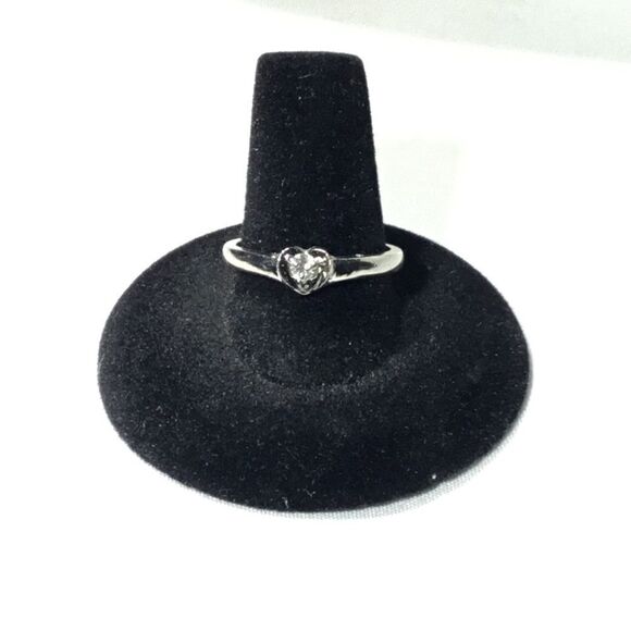 Simple Heart Setting Fashion Ring (G2) - Picture 6 of 10